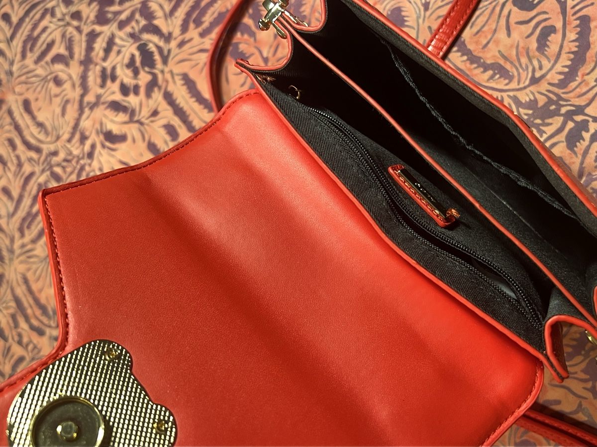 Borse da donna: Handtasche rot Kunstleder mit Kette, neu – Nuovo (secondo la descrizione) da zürich venduto da kalle8004 4