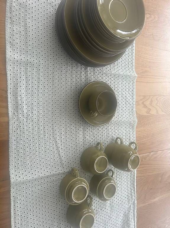 Set di piatti: Grünes Geschirrset – Usato da Oberhof venduto da Janis33 2