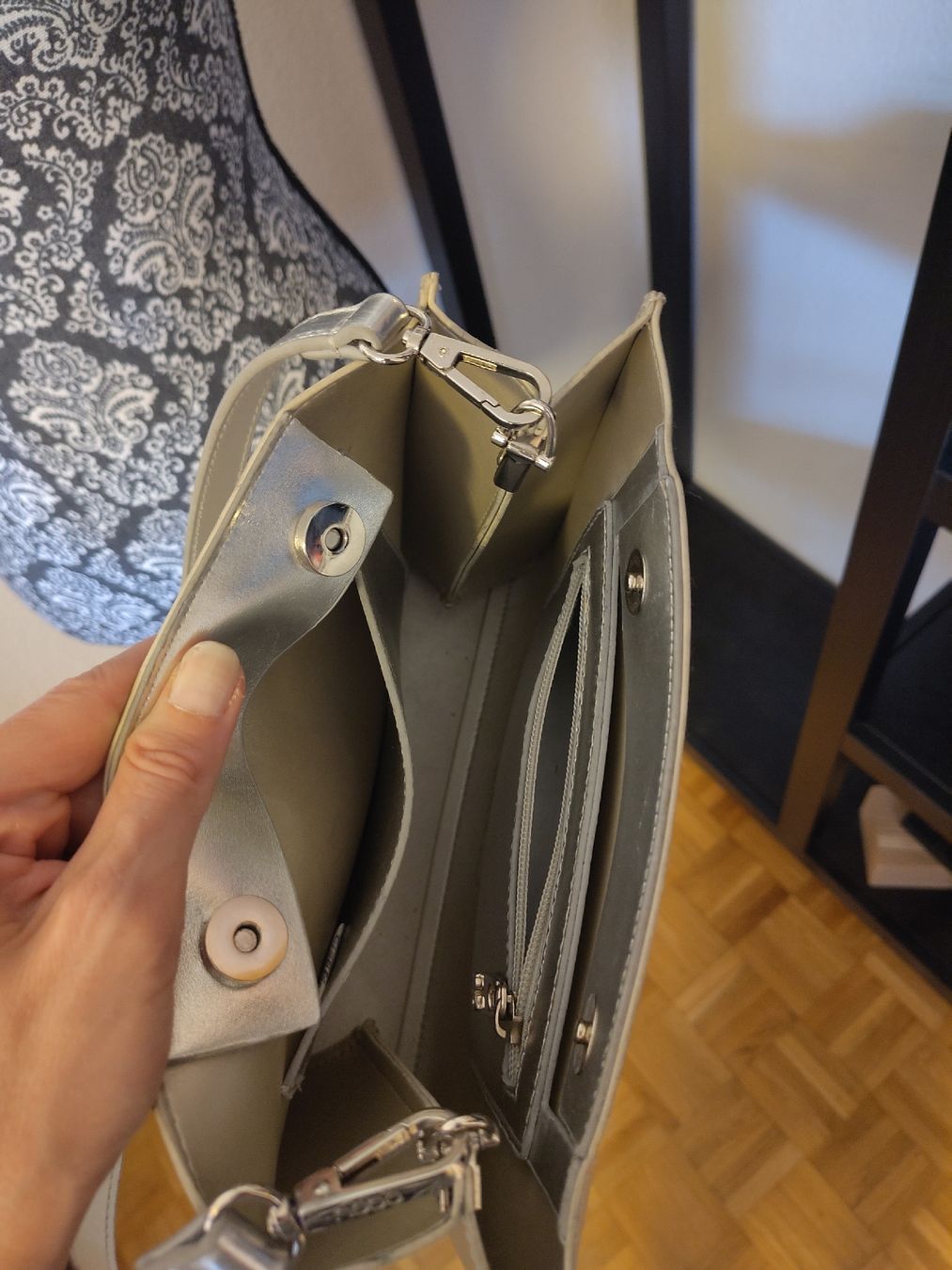Taschen für Damen: Silberne Handtasche – Neu (gemäss Beschreibung) aus Zollikofen von Tini031 1