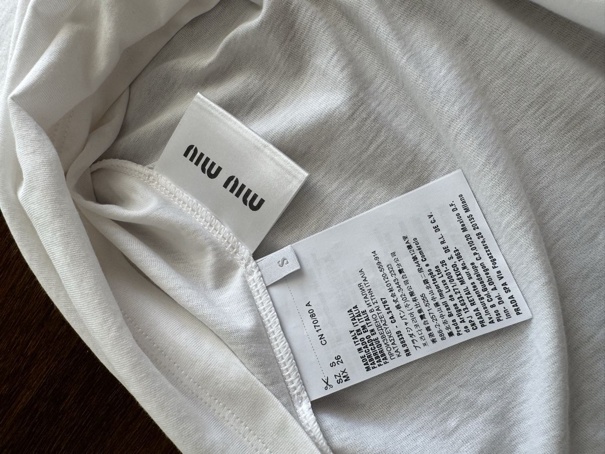Miu Miu T-Shirts: Miu miu Tshirt – Neu (gemäss Beschreibung) aus Jona von ani_wq5d 2