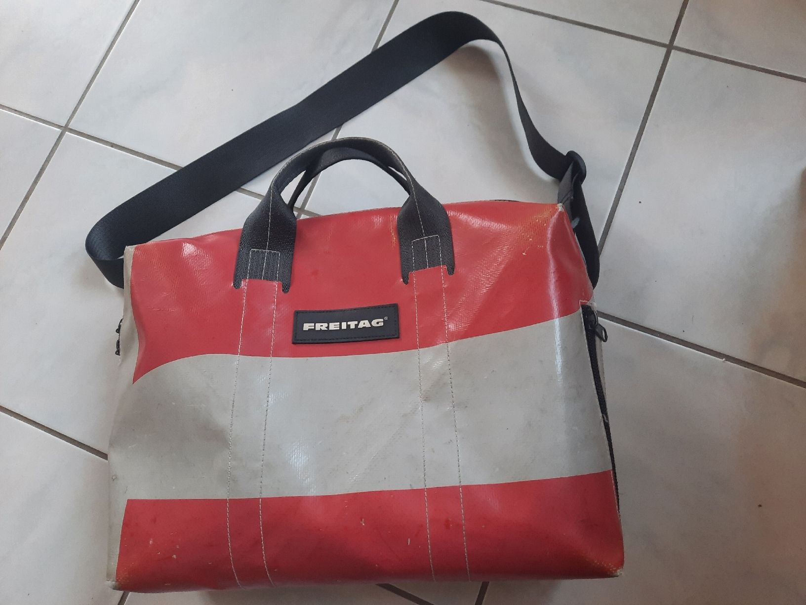 Altro in  Abbigliamento & Accessori: FREITAG, modèle ROY – Usato da Le Locle venduto da marylise01