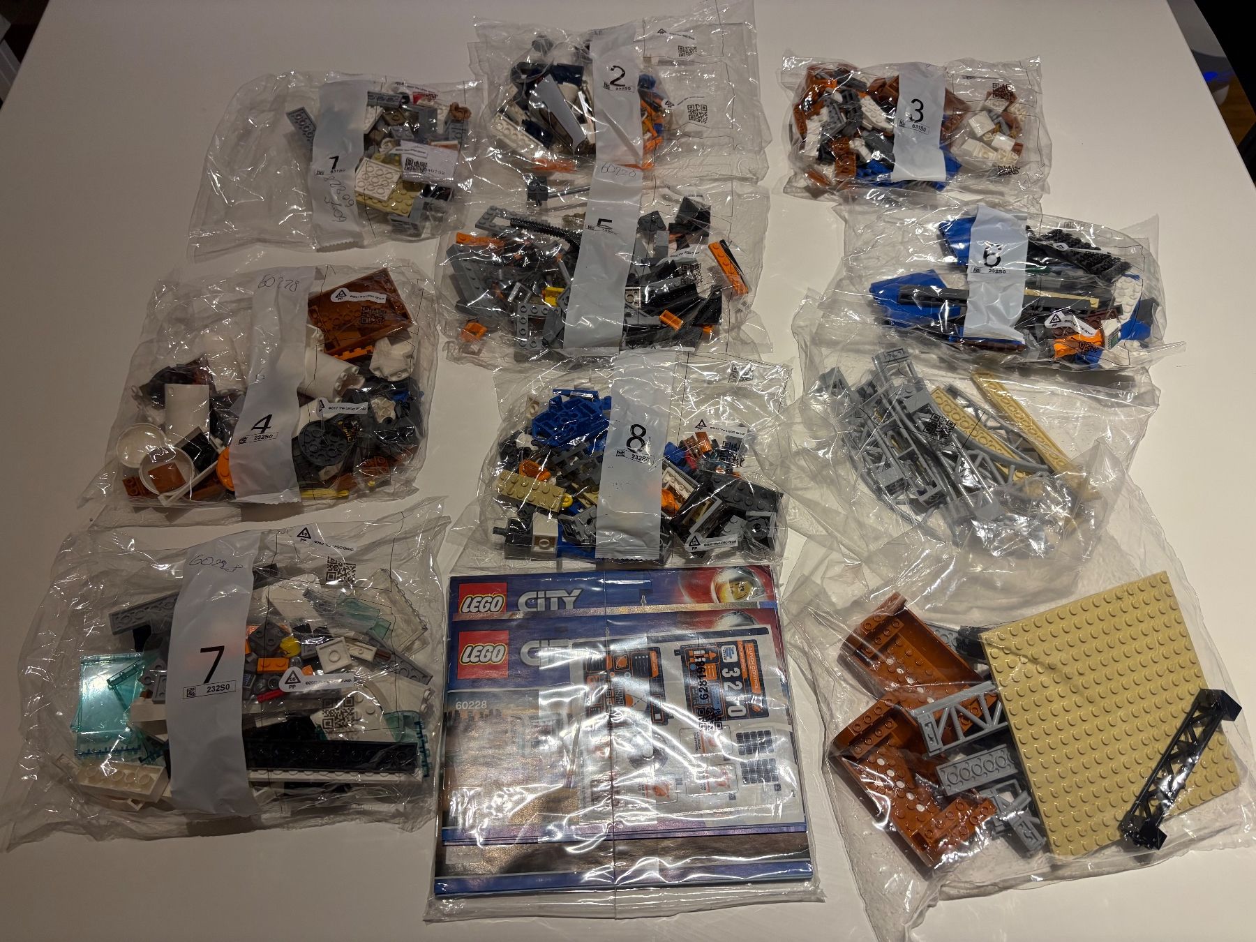 Lego Kit di costruzioni: LEGO City 60228 Deep Space Rocket and Launch Control + box – Usato da Chavannes-Renens venduto da PsyKOrion 1