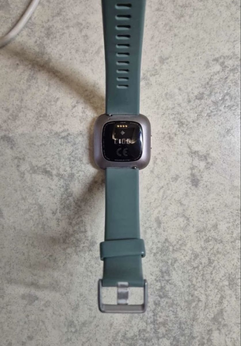 Fitbit Smartwatch: Fitbit Versa 2,40mm, Black/Grey, Smartwatch – D'occasion à Bellinzona par francescouv 1