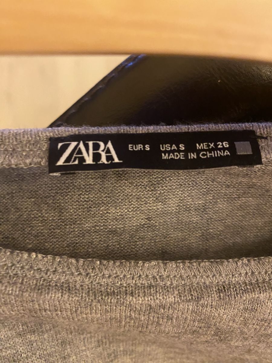 Zara Top: ZARA TOP MIT SHOULDER PADS – Nuovo (secondo la descrizione) da Schlieren venduto da notkrys 3