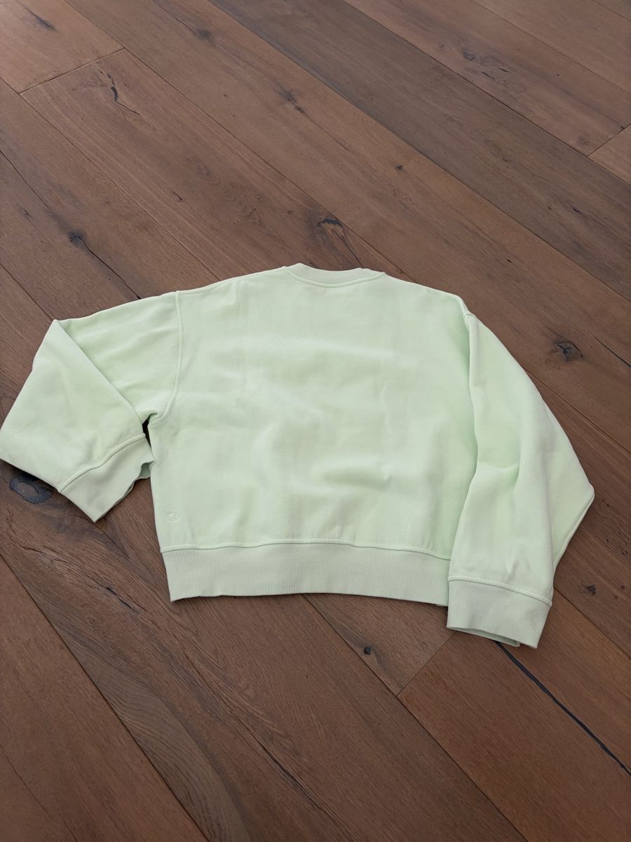 Lululemon Pulls & Sweat-shirts: Lululemon Sweatshirt hellgrün, neu – Neuf avec emballage d'origine à Hünenberg See par Tower02 1