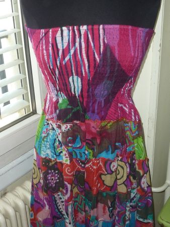 robe élastique plissé sur la poitrine M coloré d'été
