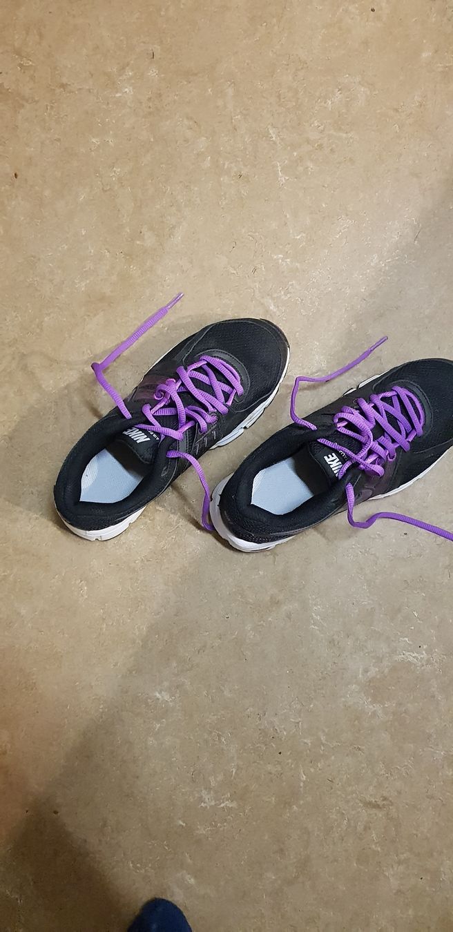 Nike Chaussures femmes: Turnschuhe gr. 37,5 – Neuf (Voir description) à Uznach par Bilkev