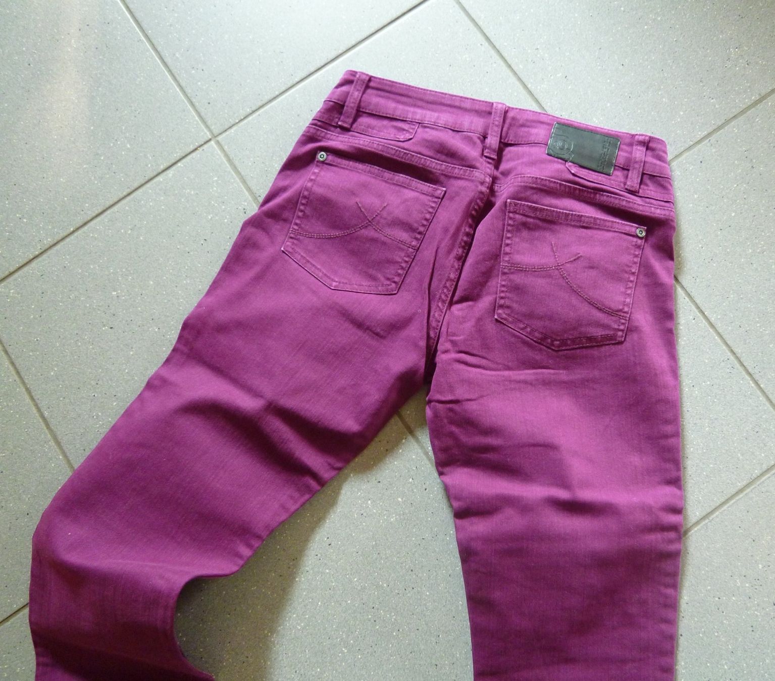 S.Oliver Pantaloni: violette Hose TUBE  34 32 s.Oliver – Usato da Dättlikon venduto da Mamakuga 6
