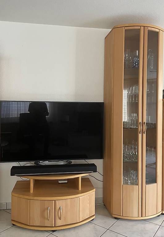 Vitrinen: Glasvitrine und Fernsehmöbel – Gebraucht aus Schwarzenbach SG von hei_5gvr 1