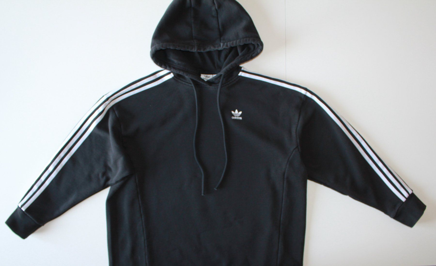 Adidas Vestiti: Robe sweat Adidas à capuche t. 34 – Usato da Peseux venduto da Gilloss 2