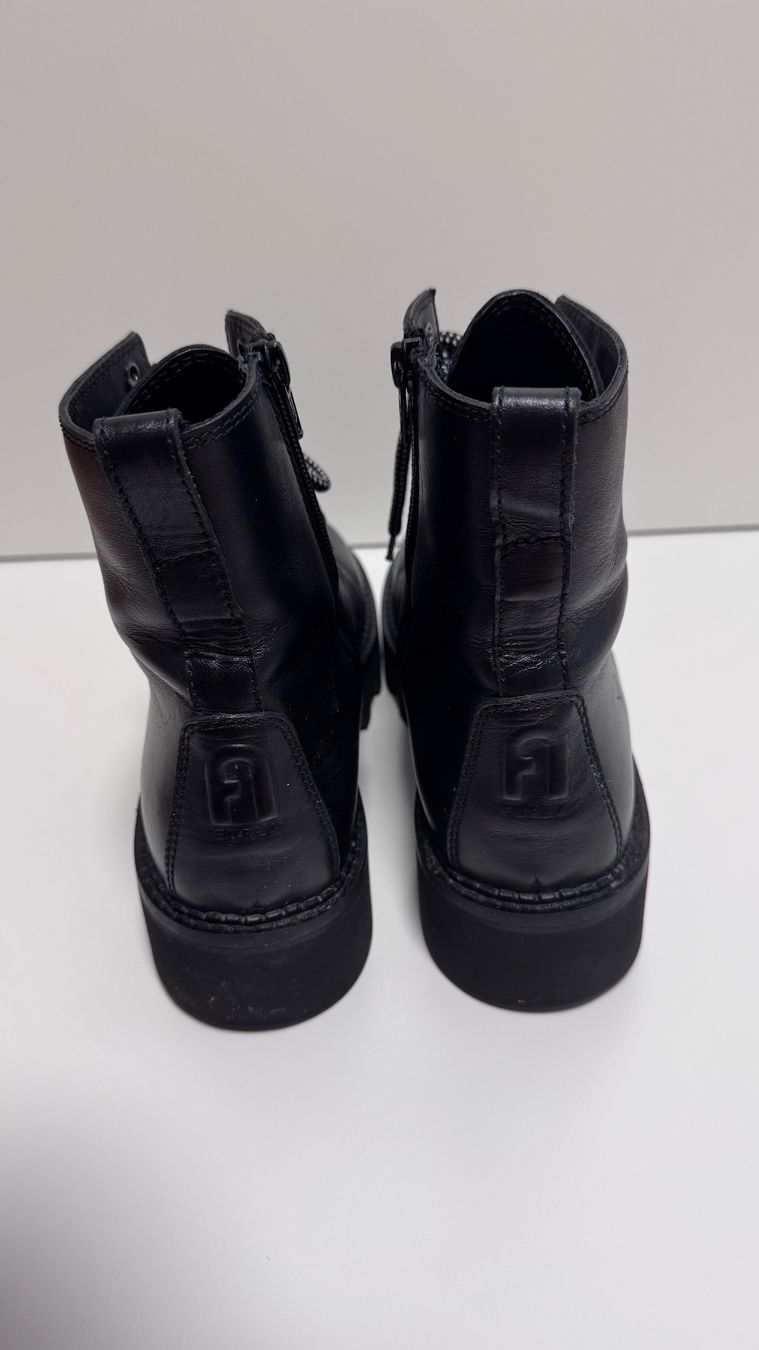 Furla Scarpe da uomo: Schwarze Boots von Furla, Grösse 41 – Usato da Dübendorf venduto da VidiVintage 1