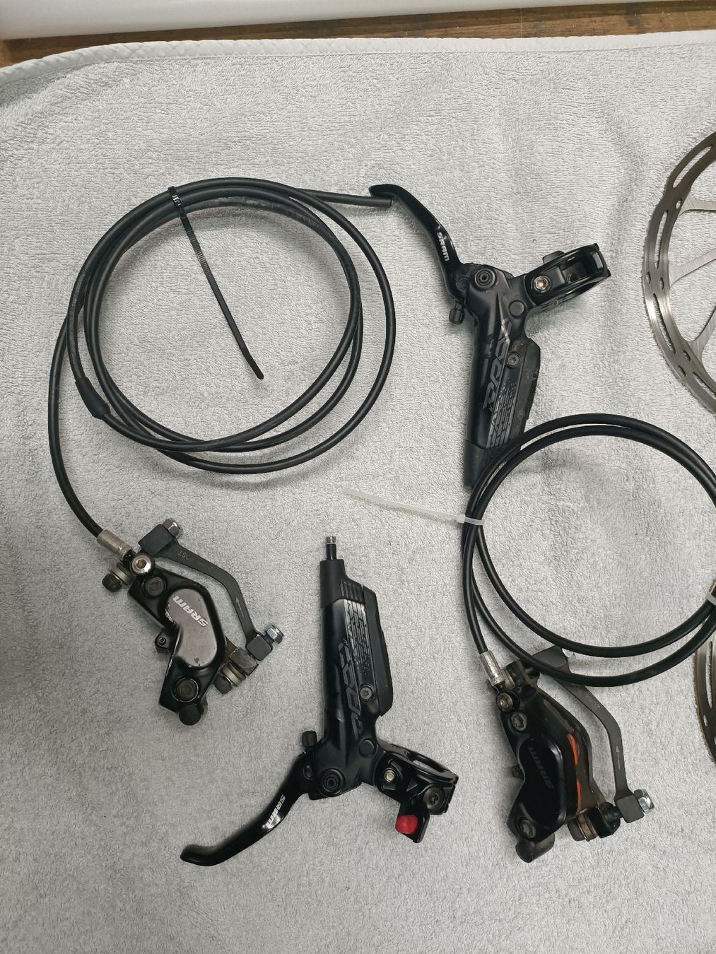 Sram Pièces détachées: SRAM Code R Scheibenbremse Set mit Bremsscheiben gebraucht – D'occasion à Langnau b. Reiden par Severin.Siegrist 1