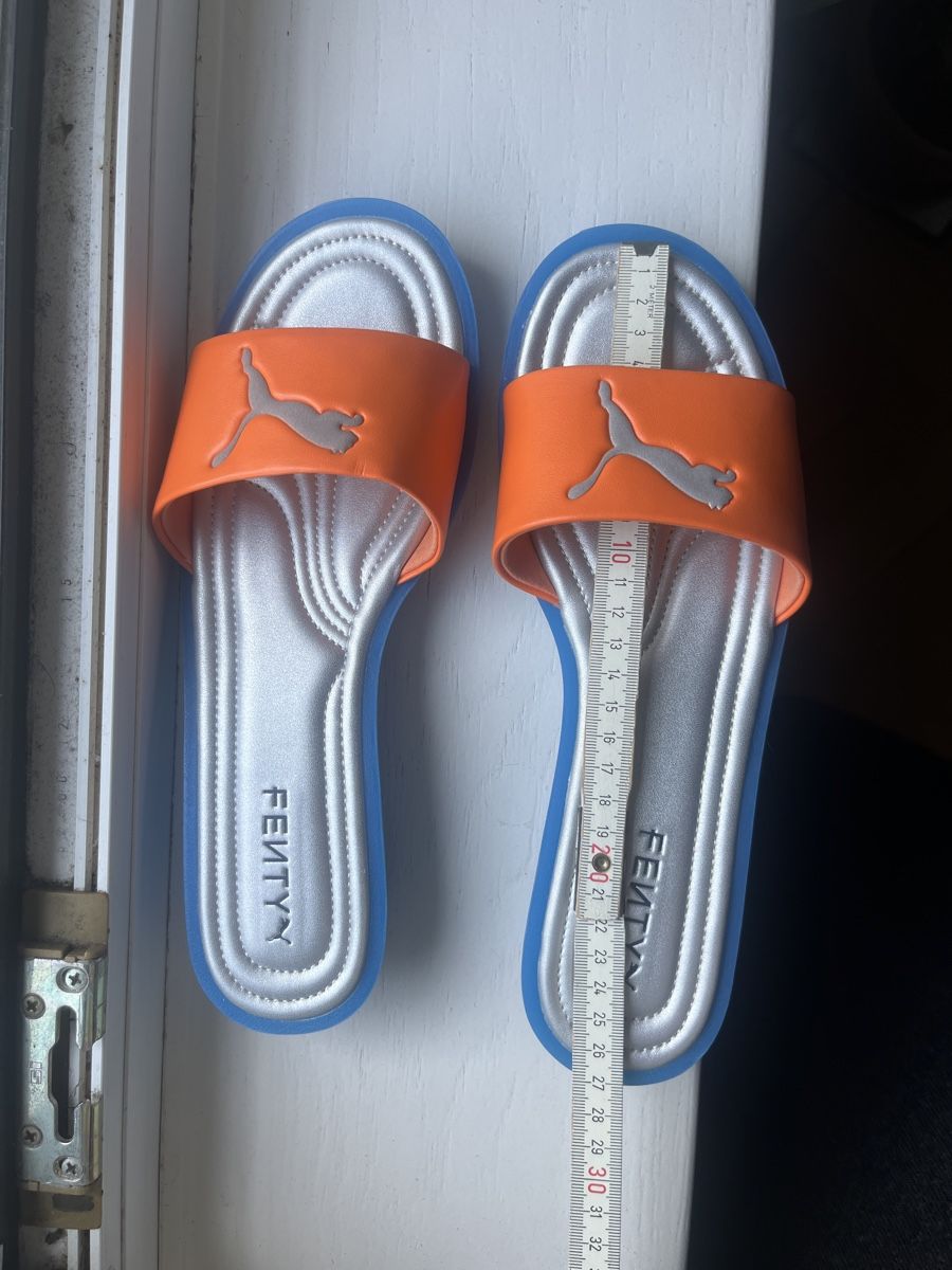 Puma Chaussures femmes: Neue Puma x Fenty Slides – Neuf (Voir description) à Zürich par Ivadodo 1