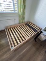 Bett mit Lattenrost