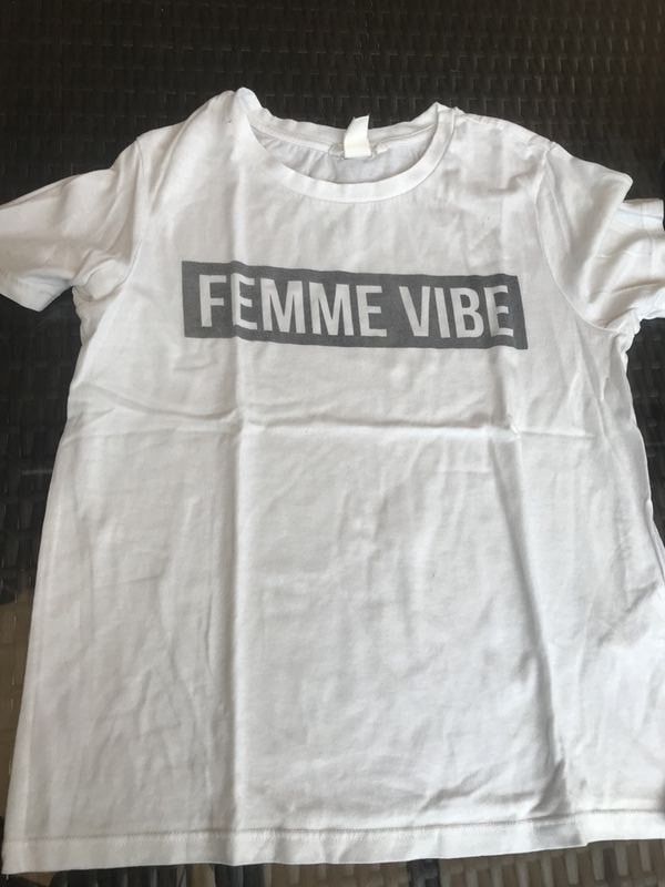 Blusen, T-Shirts & Tops: Mädchen T-Shirt XS – Gebraucht aus Bergdietikon von antovale