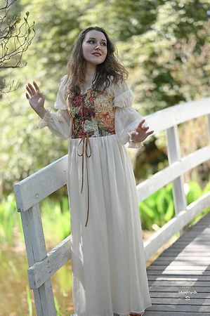 Unglaublich schönes Korsettkleid im mittelalterlichen Stil