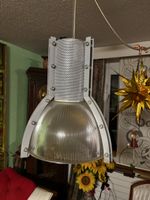 Industrie Pendelleuchte aus Metall und Glas gebraucht