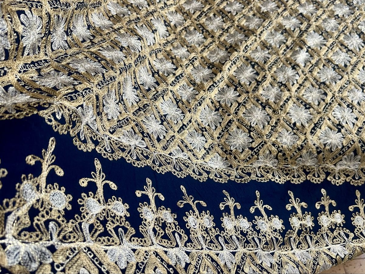 Sonstige Tischwäsche: Superbe Nappe Indienne Brodée Or Argent Style Oriental Boho  – Neu (gemäss Beschreibung) aus Genève von DELIRBEADS