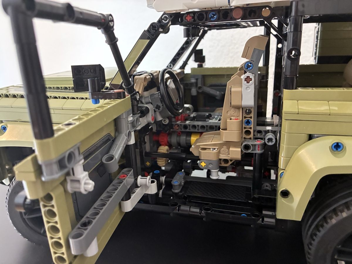 Lego Kit di costruzioni: LEGO Technic Land Rover Defender – Usato da Eclépens venduto da RCC1012 5