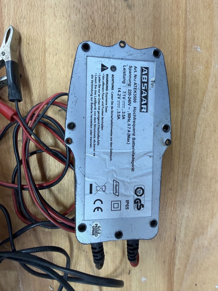 Chargeurs de batterie: ABSAAR ATEK 3500 Batterieladegerät Automatic – D'occasion à Beckenried par chef3945 1