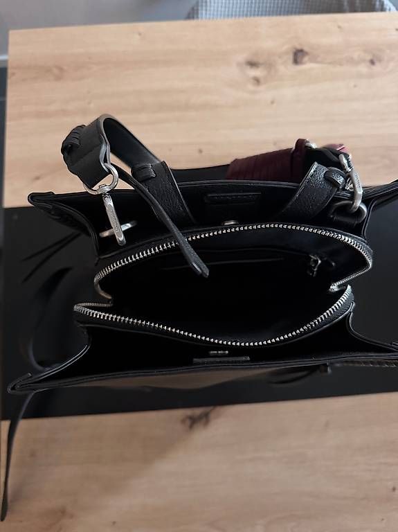 Desigual Borse da donna: Neue Desigual Rucksacktasche – Usato da Ziegelbrücke venduto da ailed.itram 1