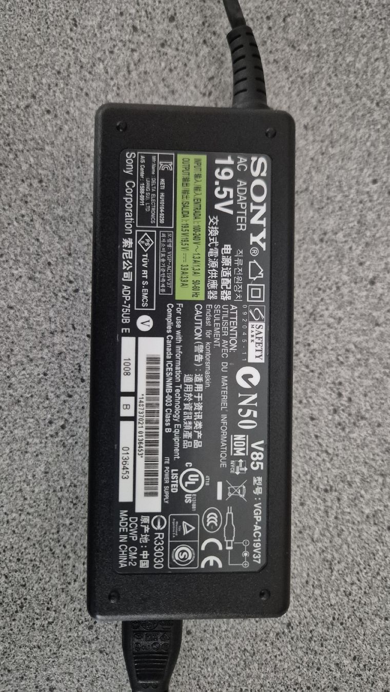 Sony Caricabatterie: Sony Ladegerät 19.5V VGP-AC19V37 – Usato da Oberrieden venduto da micy 1