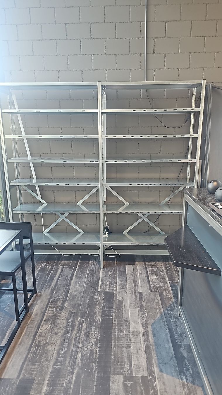 Scaffali: Verzinktes Metallregal – Usato da Würenlos venduto da Star-Love