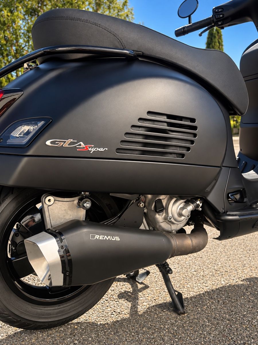 Vespa Scooter: Vespa GTS 300 HPE Notte  – Usato da Rorschach venduto da mko_m759 4