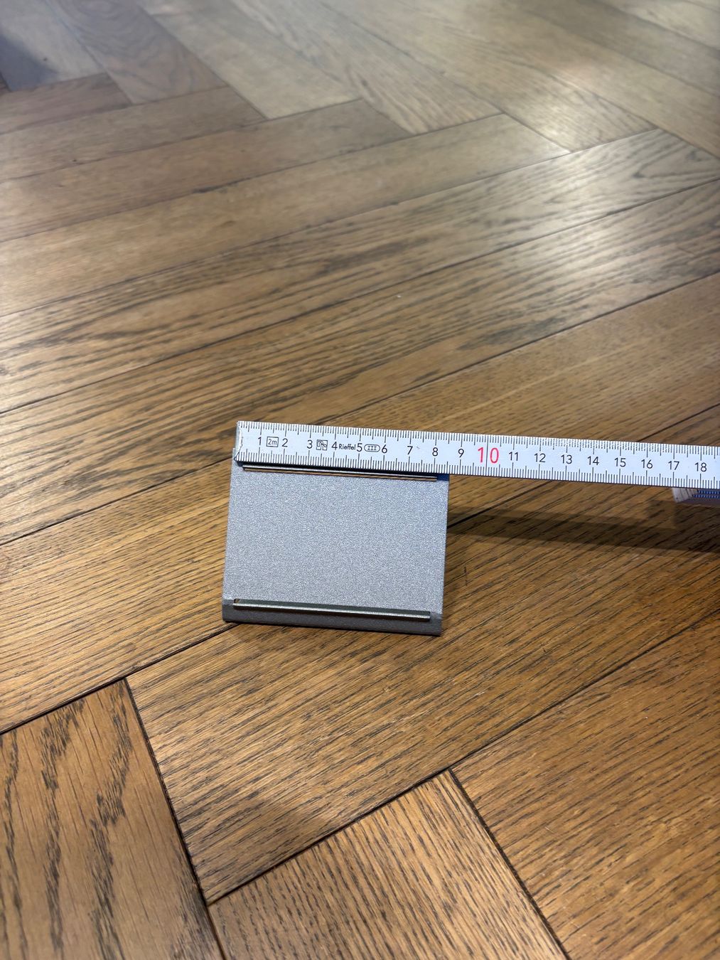 Allestimento di negozi e stand fieristici: Support etiquette – Usato da Sion venduto da Bang-OlufsenSion 1