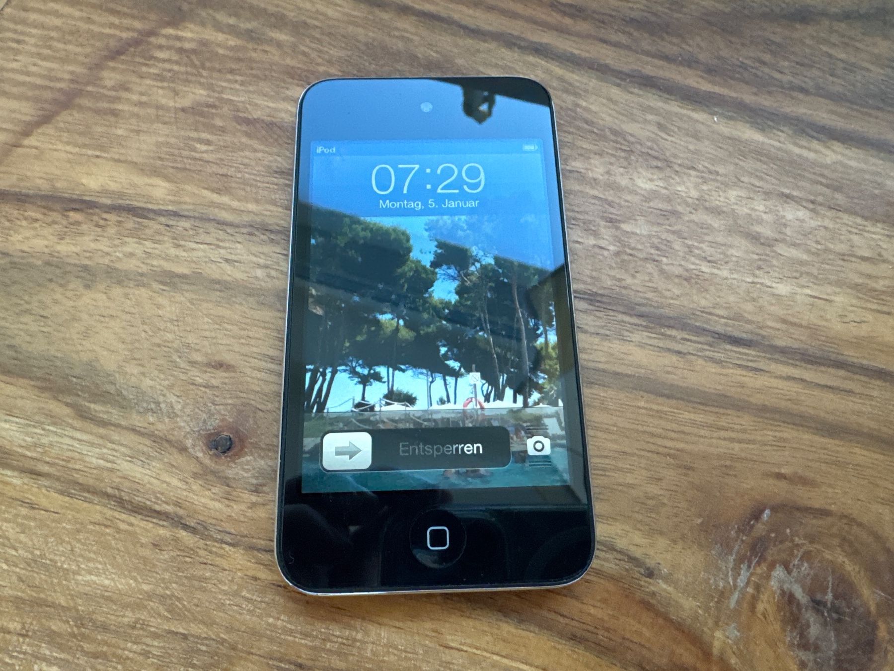 Apple Tragbarer Mediaplayer: iPod touch 4G 32GB – Gebraucht aus St. Gallen von hae_6rmh
