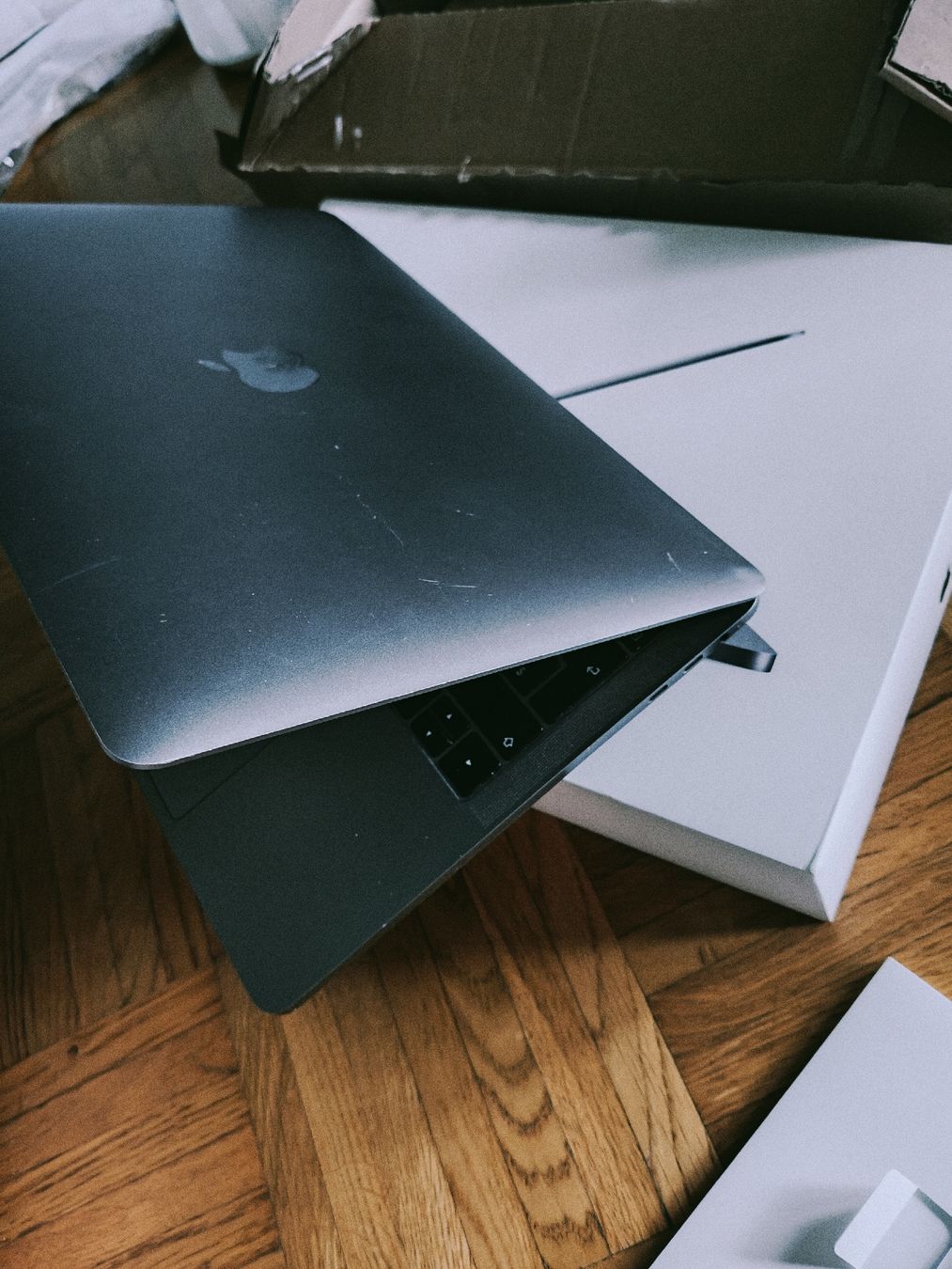 Apple Notebook: Macbook Pro 2019 i5 touchbar – Usato da La Chaux-de-Fonds venduto da Honit 4