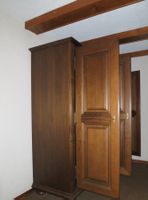 Schlafzimmer in Echtholz, Farbe dunkelbraun (Kleiderschrank)