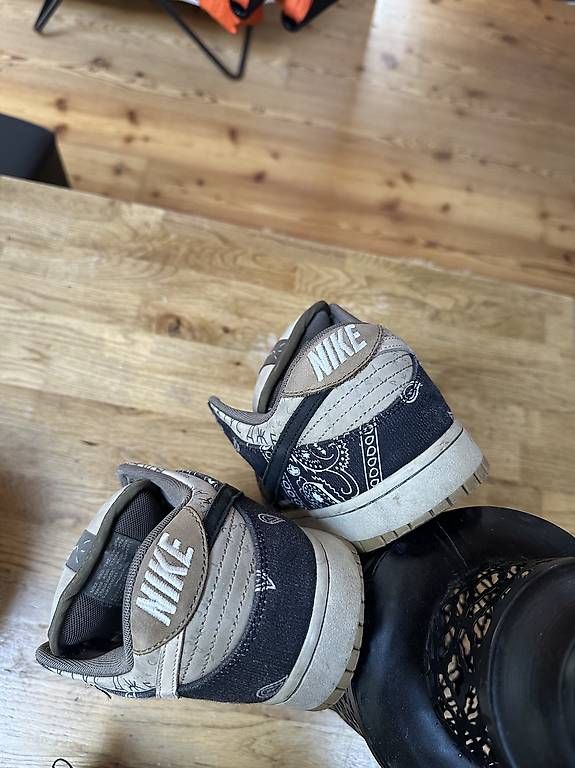 Scarpe da uomo: Nike SB travis Scott dunk low grösse 43 gebraucht – Usato da Susten venduto da luc_p9ng 1