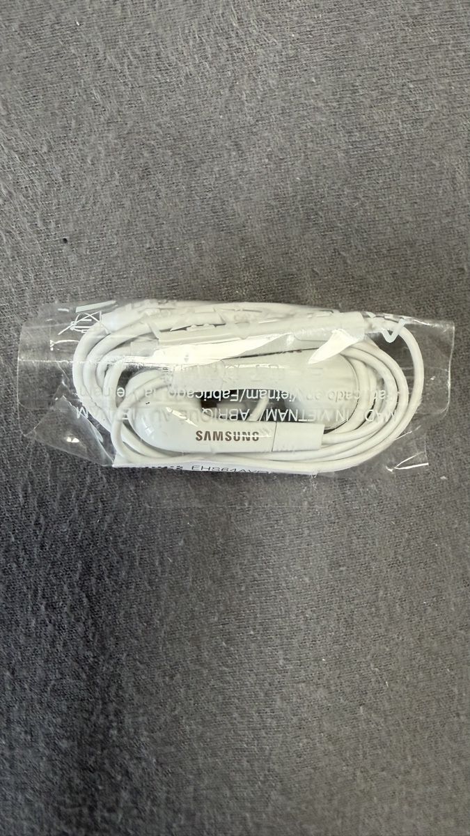 Samsung Kopfhörer: Samsung In-Ear-Kopfhörer – Neu und originalverpackt aus Zürich von Insel8 1