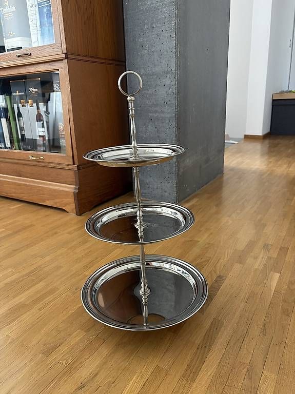Alle Dekorationen: Etagere 3-Stufen Metall – Gebraucht aus Zürich von Fox07