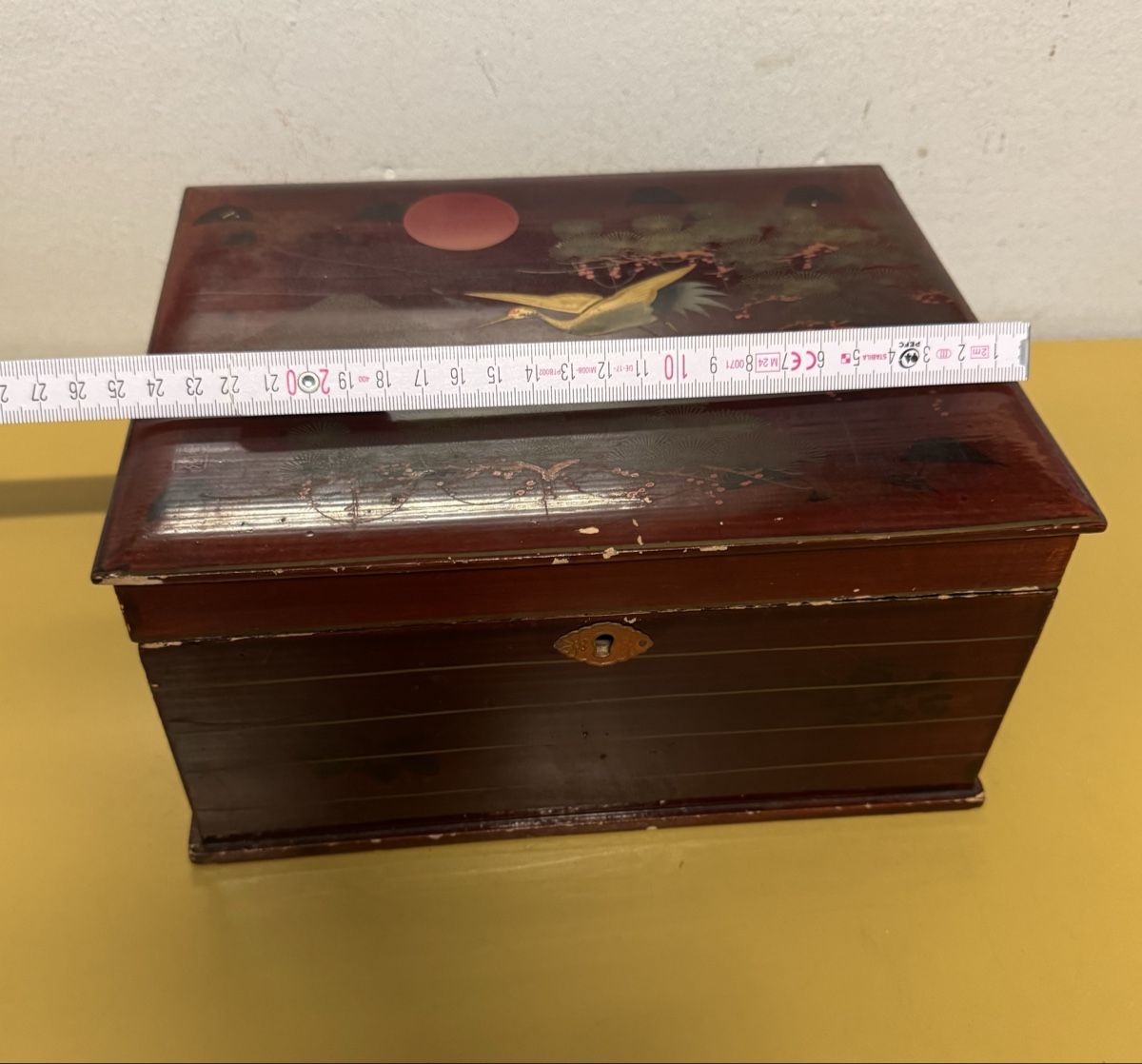 Cassapanche: Holzschatulle mit Kranichmotiv, – Usato da Schlieren venduto da Freundlich02 9