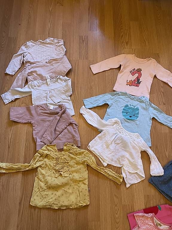 Kleiderpakete & -sets: Kleiderpaket Mädchen Grösse 80 – Gebraucht aus Murten von ka_koen 2