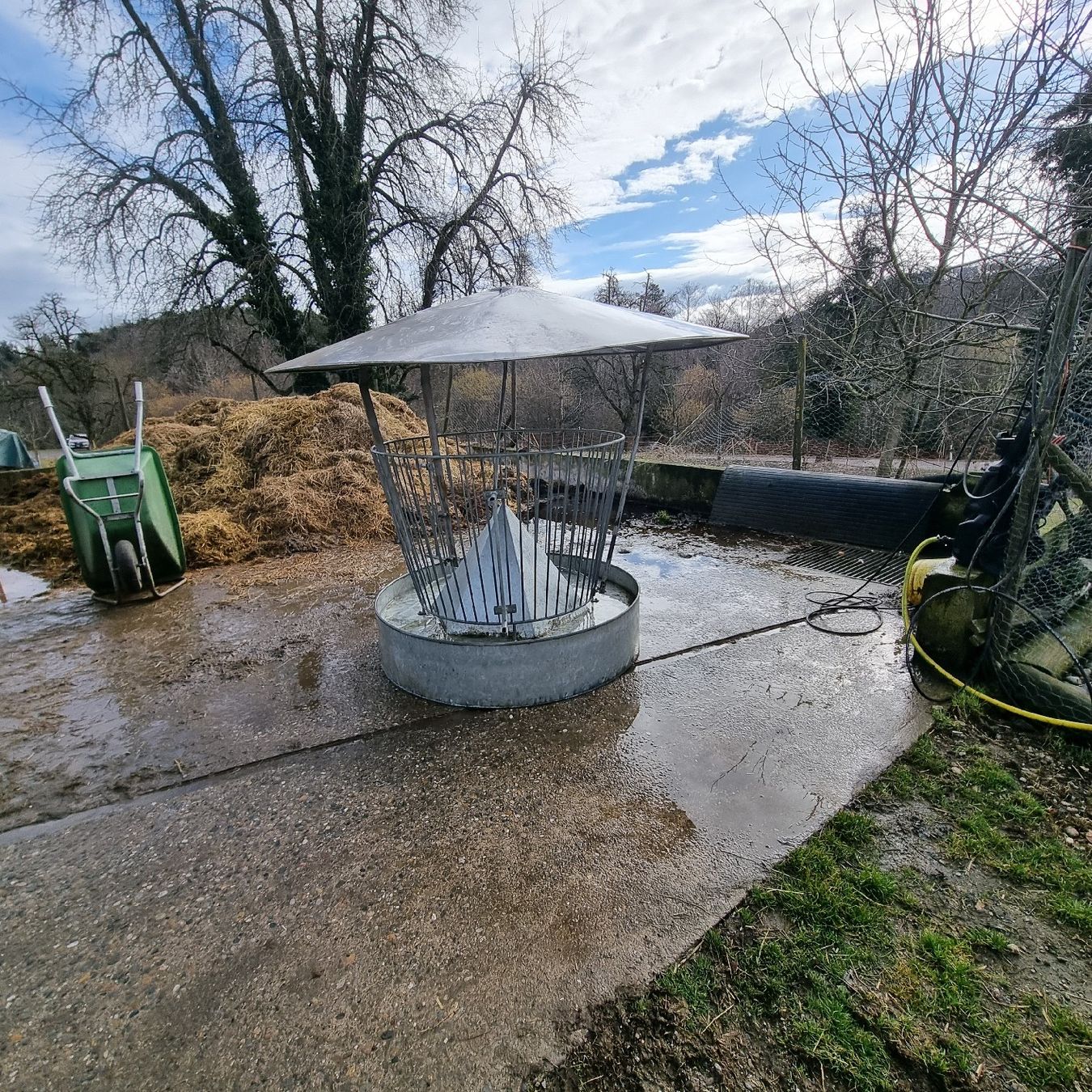 Mangimi: Futterraufe Rundraufe für Schafe – Usato da Hofstetten ZH venduto da neebu 1