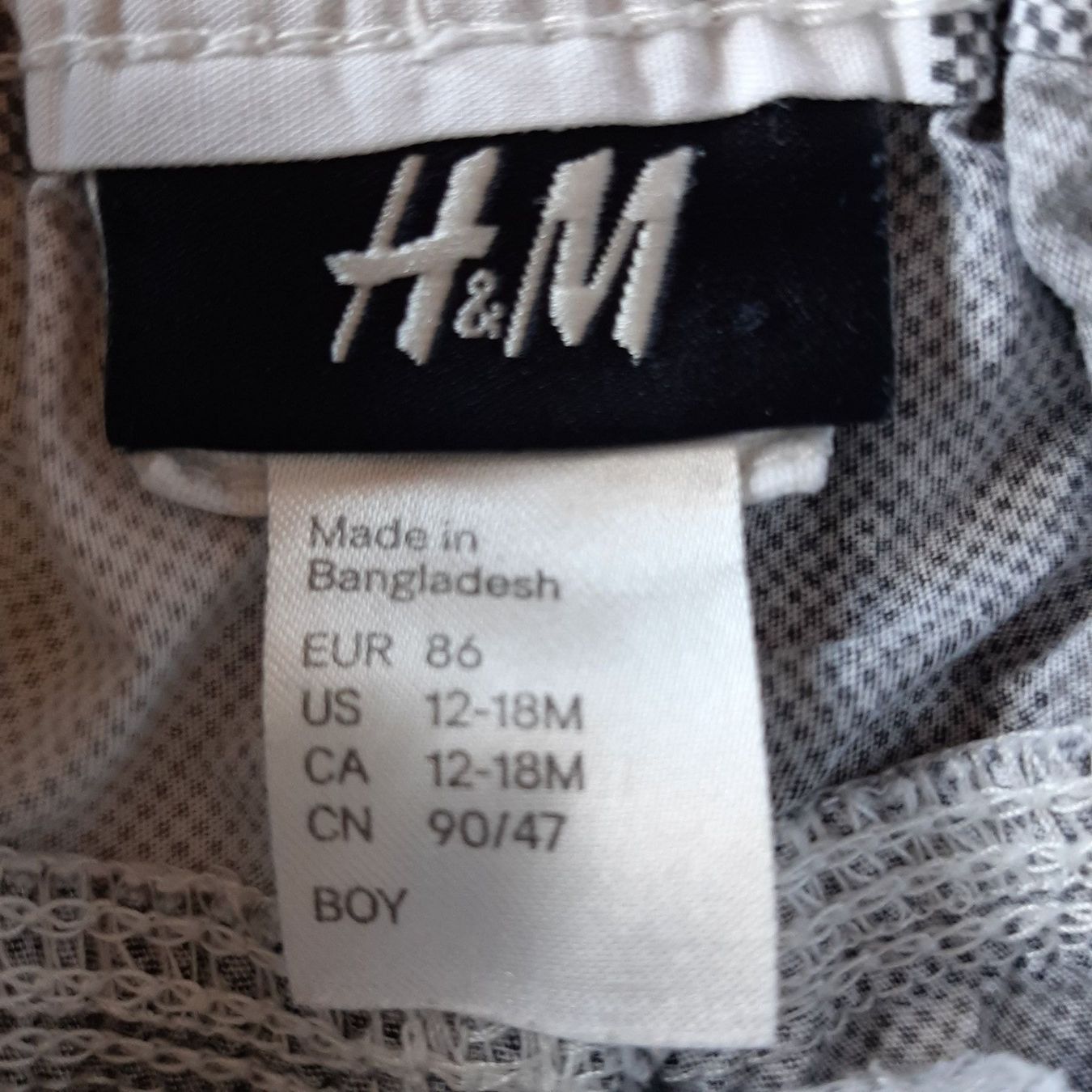 H&M Pantaloni: Shorts von H&M, Grösse 86 – Usato da Niederscherli venduto da 20sydney02 2