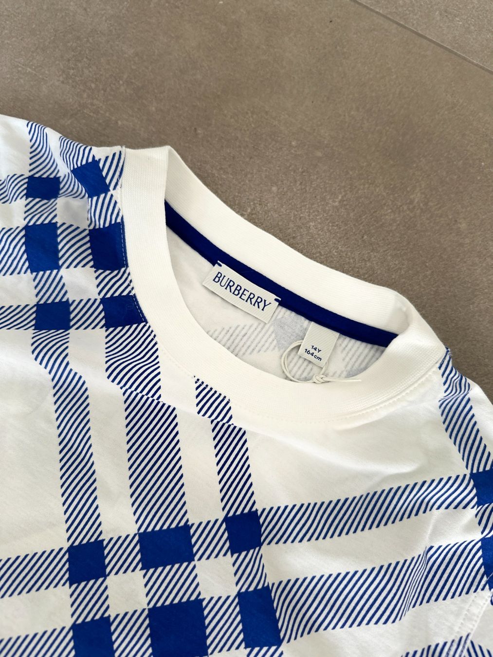 Burberry Blusen, T-Shirts & Tops: New t-shirt Burberry – Neu und originalverpackt aus Lugano von juledo 2