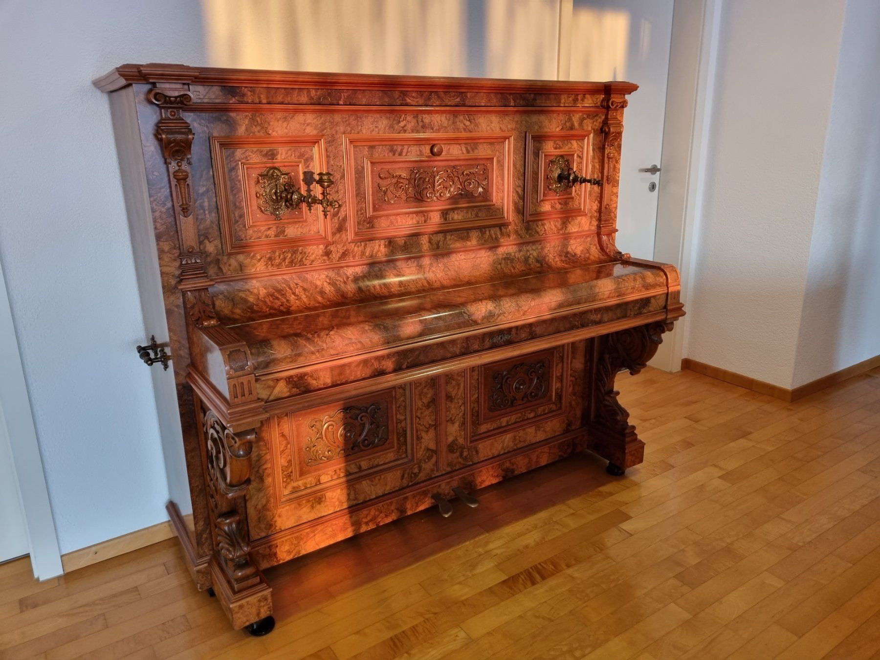 Strumenti musicali: Antikes Klavier als Bar..Einzelstück – Usato da Pfäffikon ZH venduto da Nick72 1