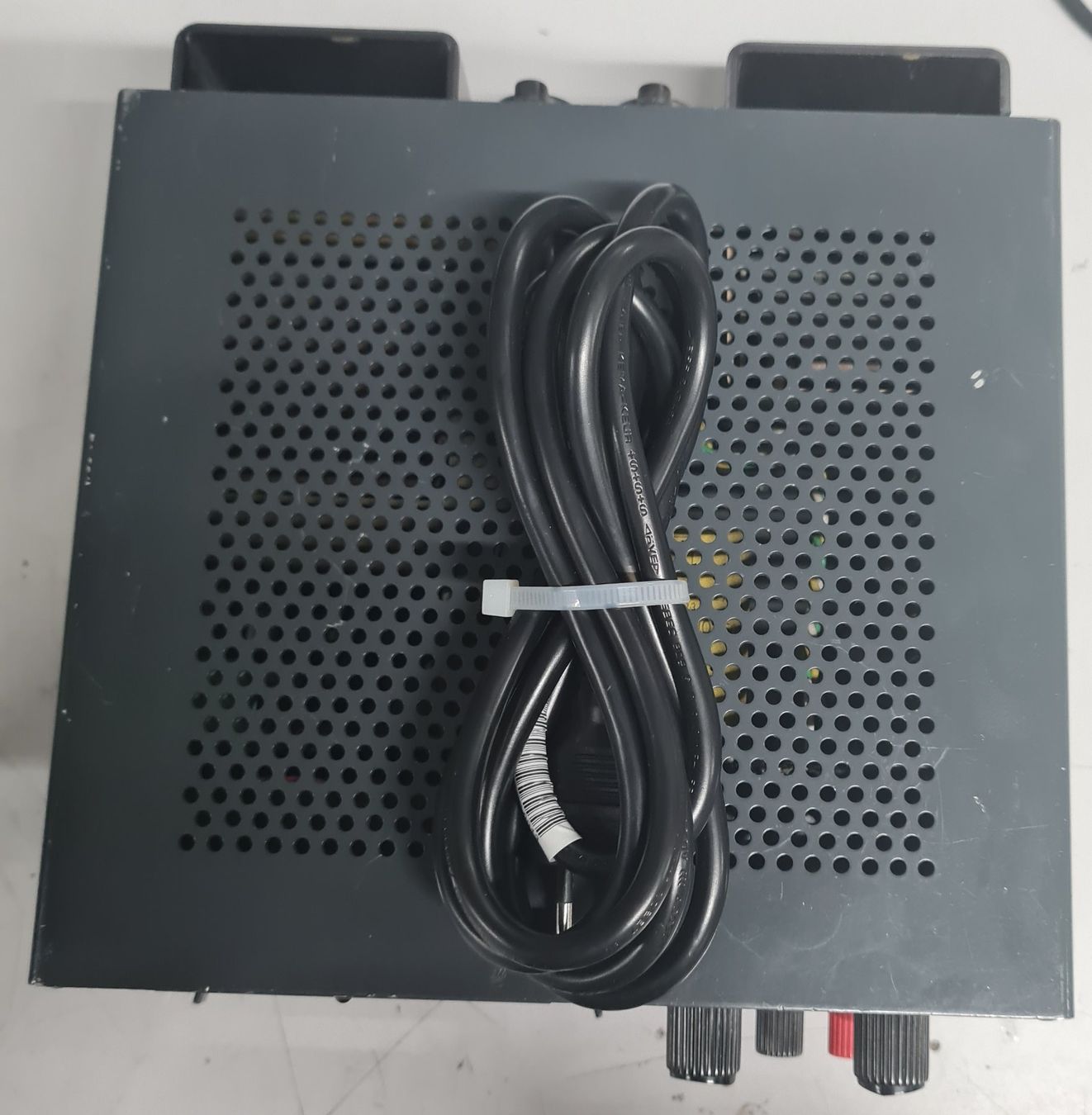 Elettrotecnica: Labornetzgerät 0-30V, 0-3A Linear mit Netztrafo – Usato da Horw venduto da Arta20000 1