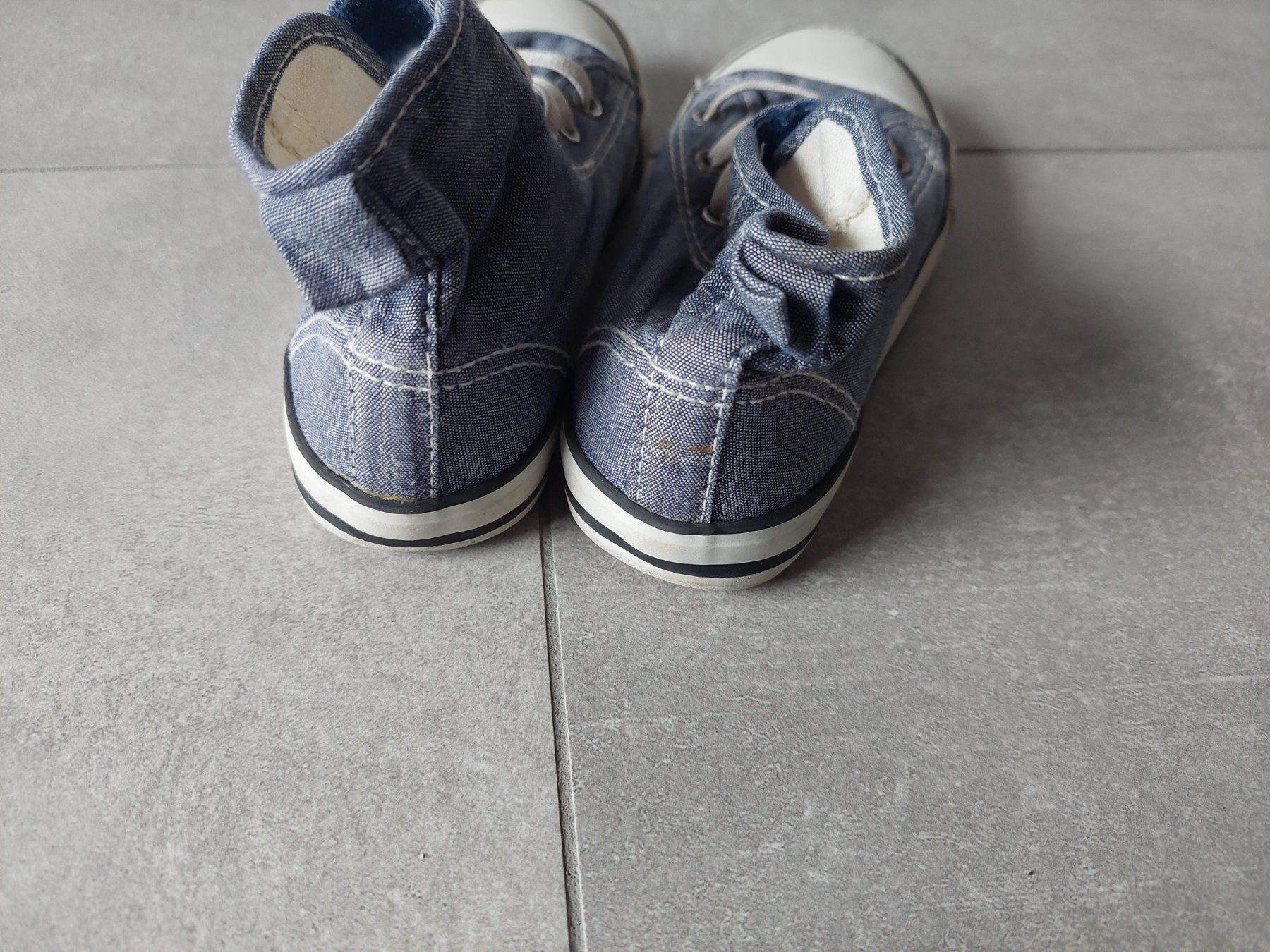 H&M Scarpe per ragazzi: Stoffschuhe von H&M Grösse 27 – Usato da Wiesendangen venduto da troawus 3