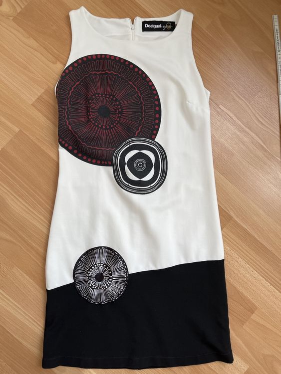 Robe Jersey Noire Et Blanche - Taille M - Coupe évasée Sans Manches - Idéale Soirée