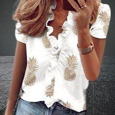 🍍✨ Sommerliche Bluse mit Golden Ananas Print 🌼🌟