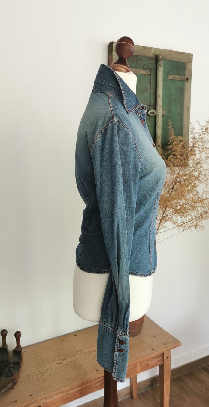 Camicette: Krizia tolles Jeanshemd Gr.36/38 – Usato da gachnang venduto da tibus1 1