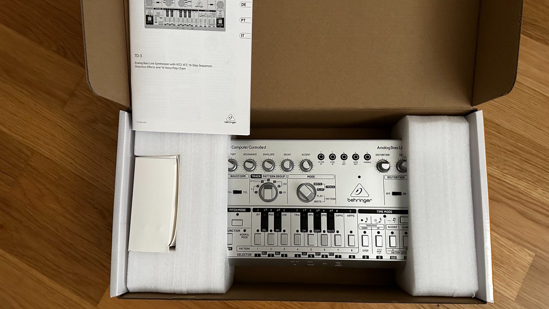 Behringer Strumenti musicali: Behringer TD-3-SR Analog Bass Synthesizer – Nuovo (secondo la descrizione) da Niederweningen venduto da Hoshi24 1