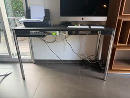 USM Haller Schreibtisch mit Ausziehfach