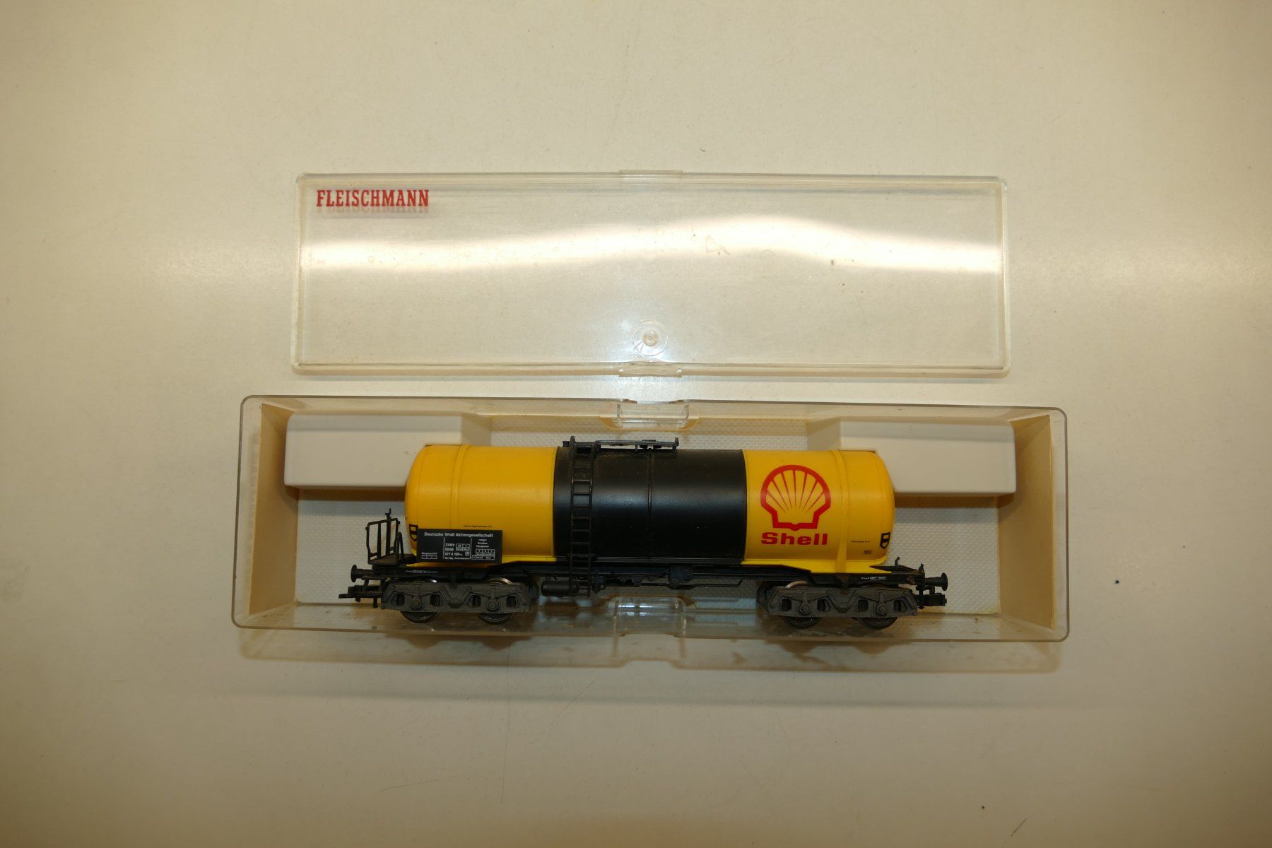 Fleischmann Modellini di ferrovie: Fleischmann H0: DB Kesselwagen Shell – Usato da Niederhasli venduto da rail-duerst