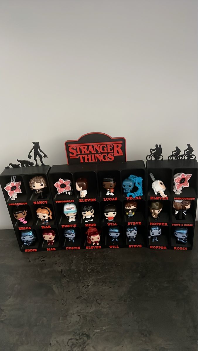 Funko Statuette: Espositrore Kinder Joy Stranger things – Nuovo (secondo la descrizione) da Giubiasco venduto da Sharry_7